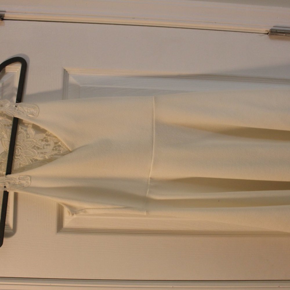 WHITE DRESS - Picture 4 of 4